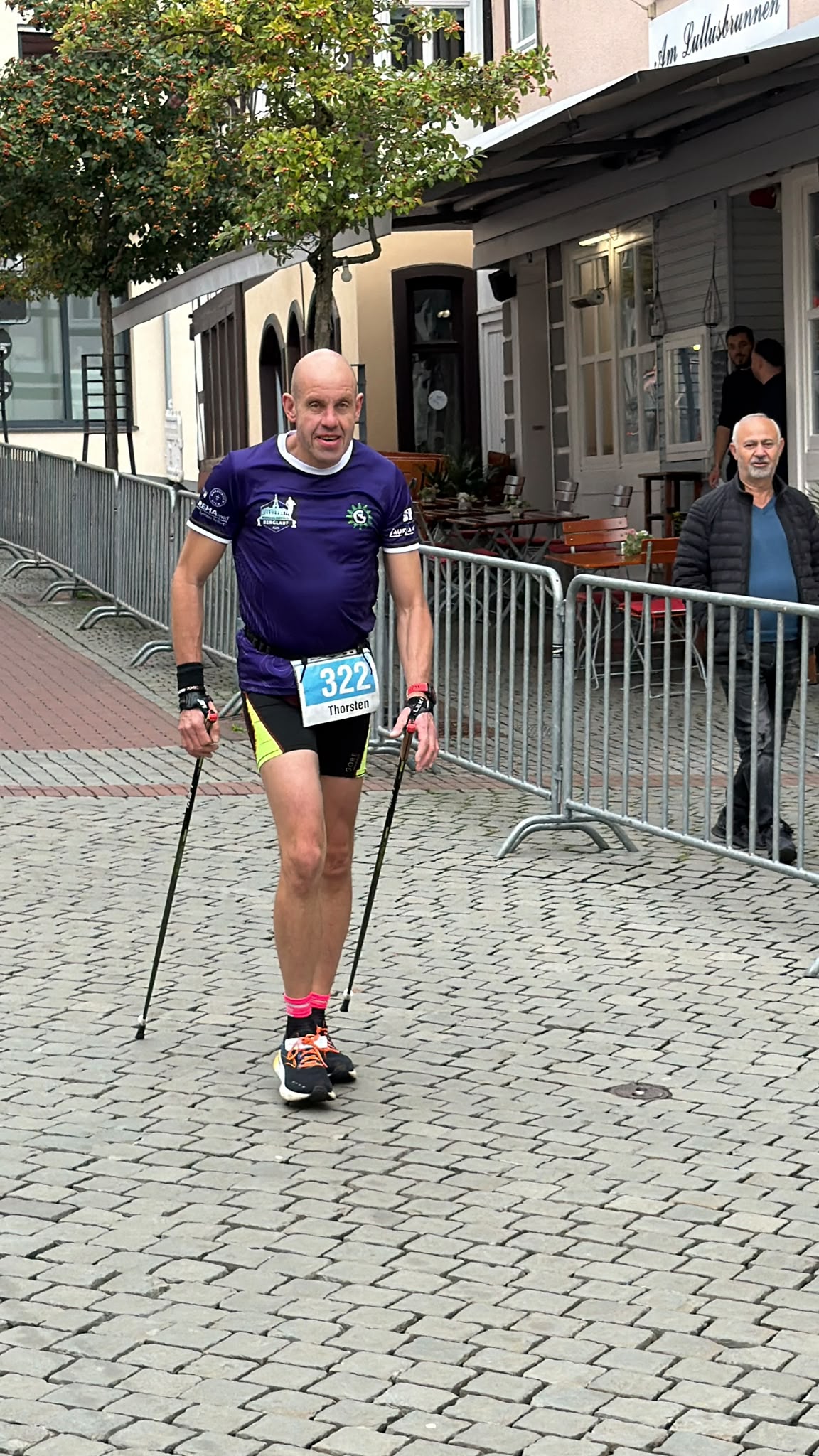 Thorsten Fey beim Nordic Walking auf dem Lollslauf